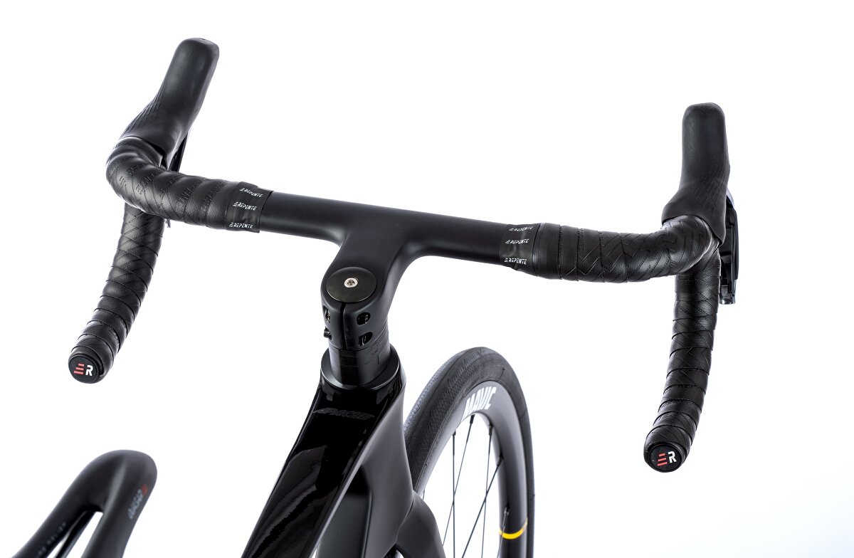 28" kolo APACHE Gila RS1 (54 cm) černá