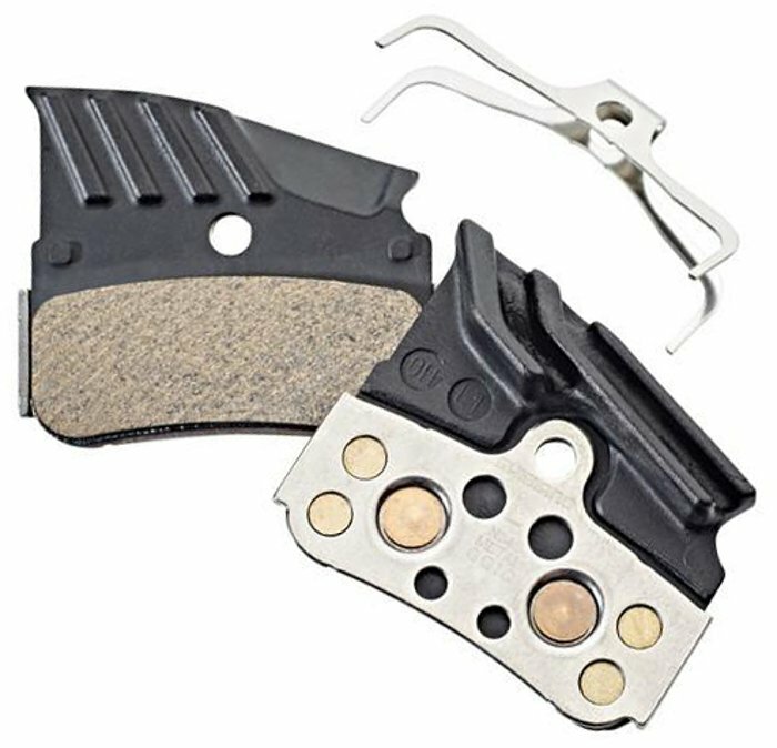 brzdové destičky SHIMANO N04C-MF metal, s chladiči čtyřpístkové, v krabičce