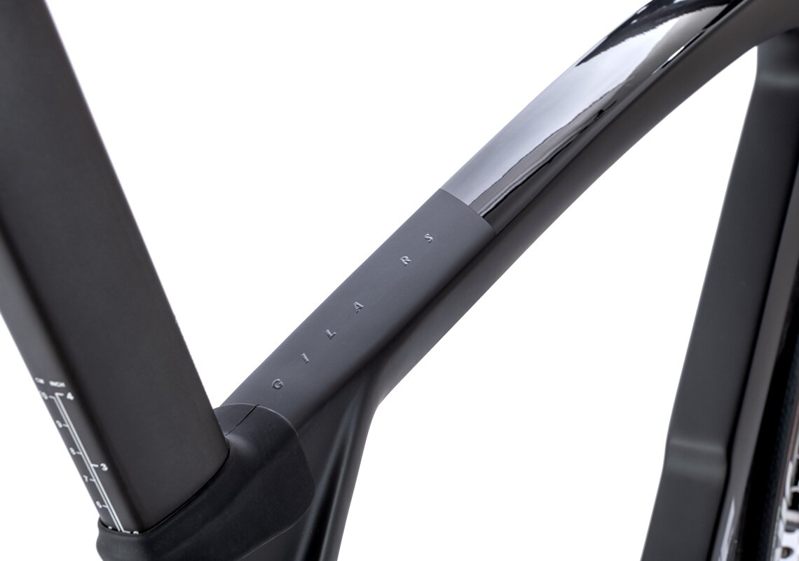 28" kolo APACHE Gila RS1 (54 cm) černá