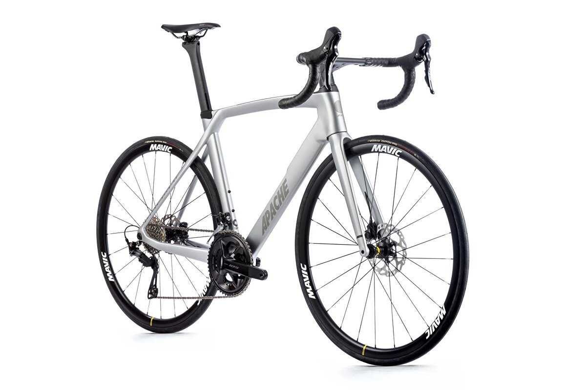 28" kolo APACHE Gila RS3 (56 cm) stříbrná