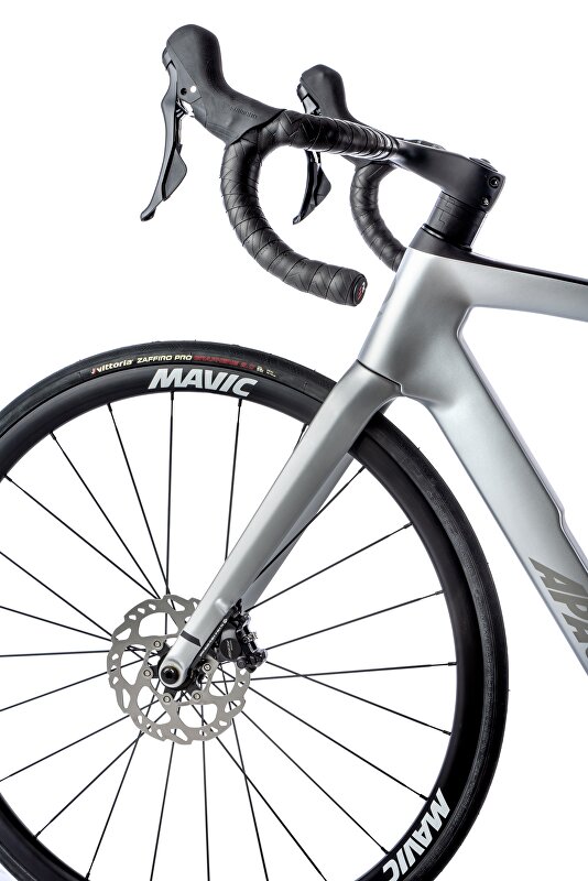 28" kolo APACHE Gila RS3 (56 cm) stříbrná