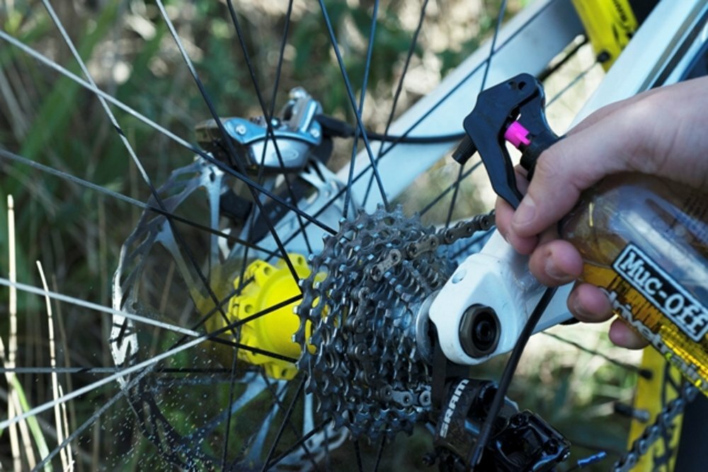čistič MUC-OFF Bio Drivetrain Cleaner 500 ml - Silně odmašťující bio čistič na řetězy