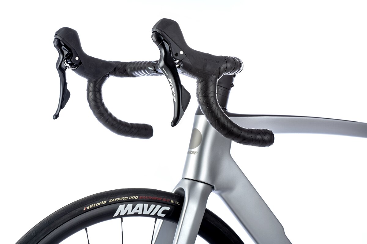 28" kolo APACHE Gila RS3 (56 cm) stříbrná